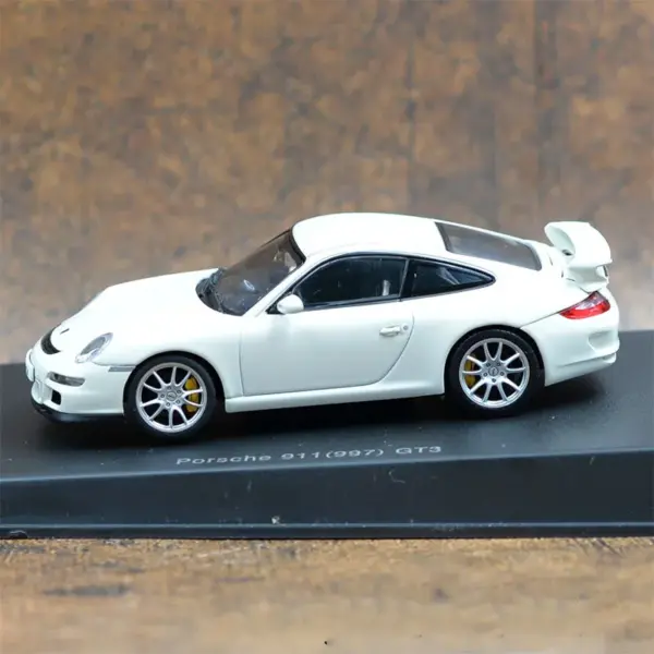 1/43 Scale Porsche 911 997 GT3 Model Car - Image 5