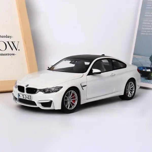 1:18 Scale BMW M4 Coupe Diecast Model Car - Image 5