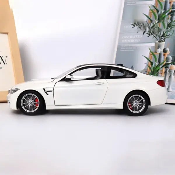 1:18 Scale BMW M4 Coupe Diecast Model Car - Image 6