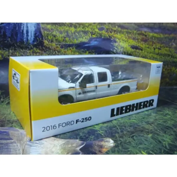 Ford F-250 2016 Diecast Model 1:50 Scale - Image 6