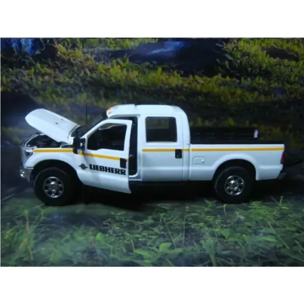 Ford F-250 2016 Diecast Model 1:50 Scale - Image 4