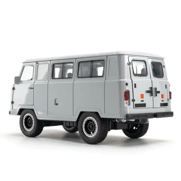 1:18 Russian Vaz Van Diecast Model Car - Image 5