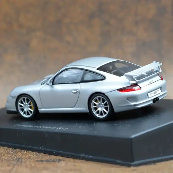 1/43 Scale Porsche 911 997 GT3 Model Car - Image 3