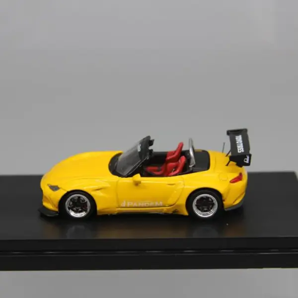 1:64 Scale Mazda MX-5 Diecast Car Model - Image 3