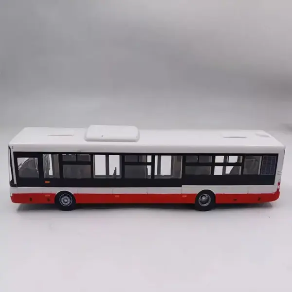 1:43 Scale Diecast Public Transport Bus Model - Image 3