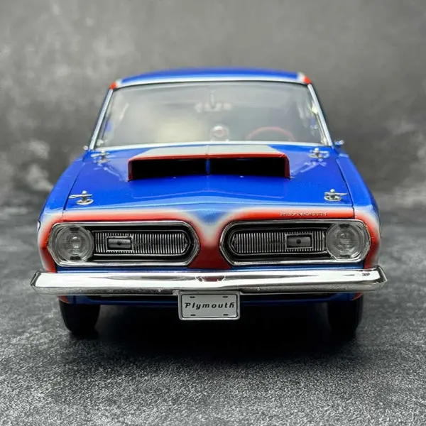 1:18 Scale Plymouth HEMI Cuda Model Car - Image 2