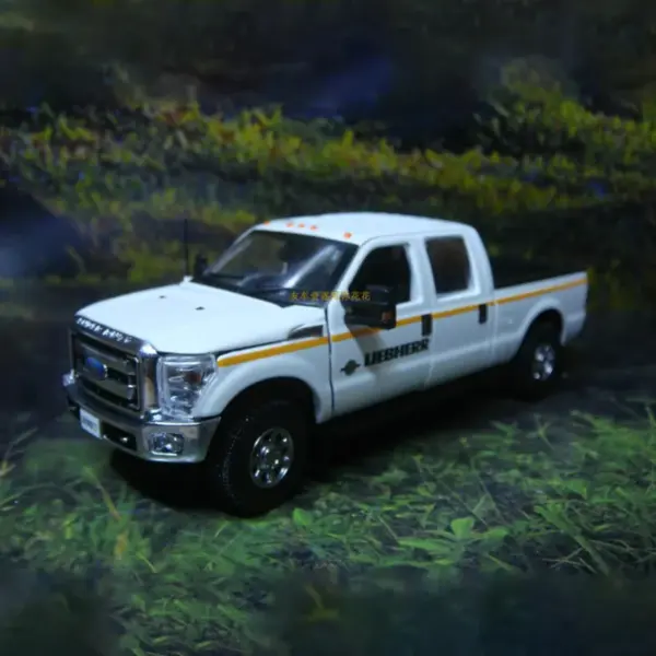 Ford F-250 2016 Diecast Model 1:50 Scale - Image 7