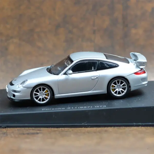 1/43 Scale Porsche 911 997 GT3 Model Car - Image 2