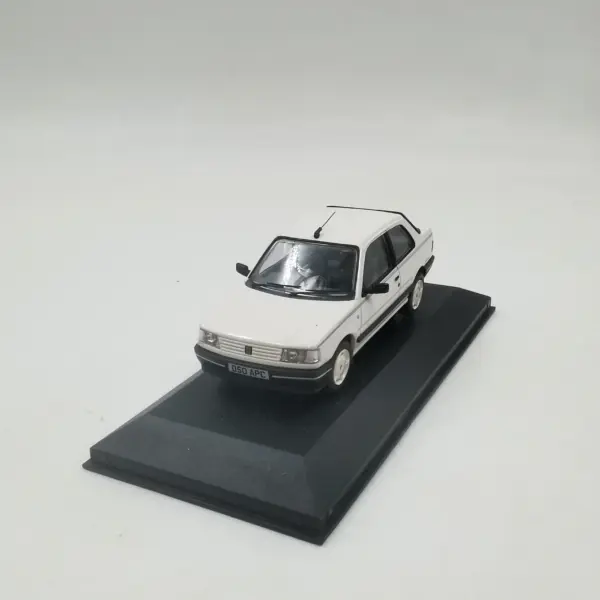 Diecast 1/43 Scale Alloy Car Model