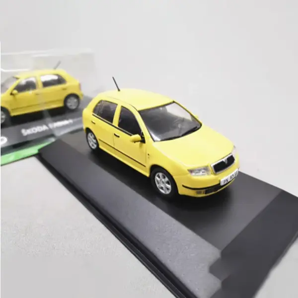 1/43 Scale Škoda Fabia Diecast Model Car - Image 4