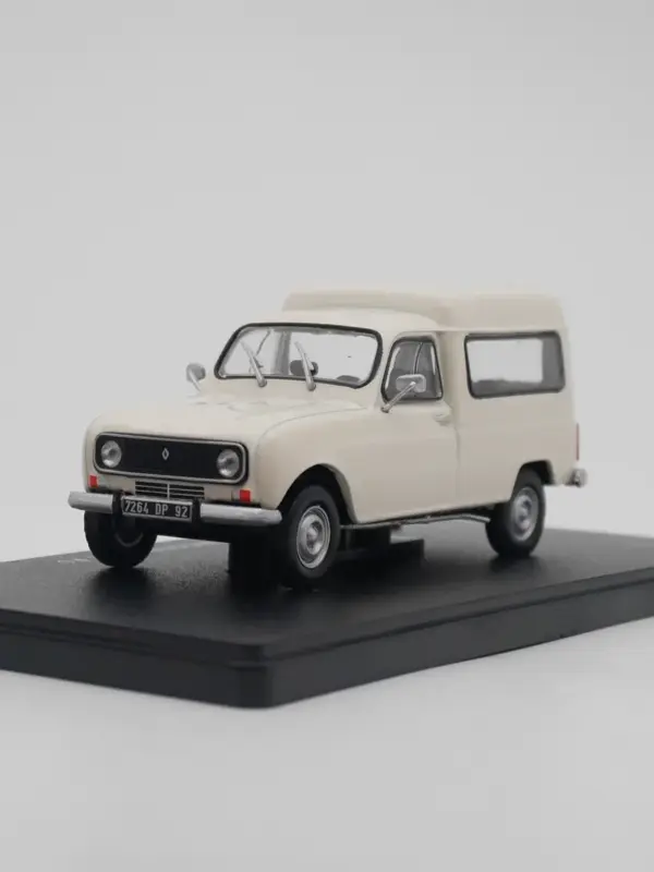 1:43 Scale Diecast Renault Van Model Collectible