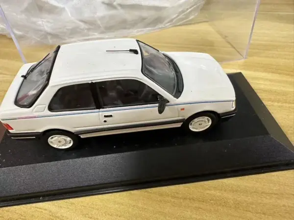 Diecast 1/43 Scale Alloy Car Model - Image 6