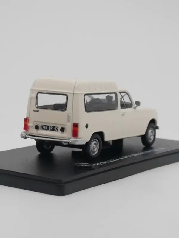 1:43 Scale Diecast Renault Van Model Collectible - Image 3