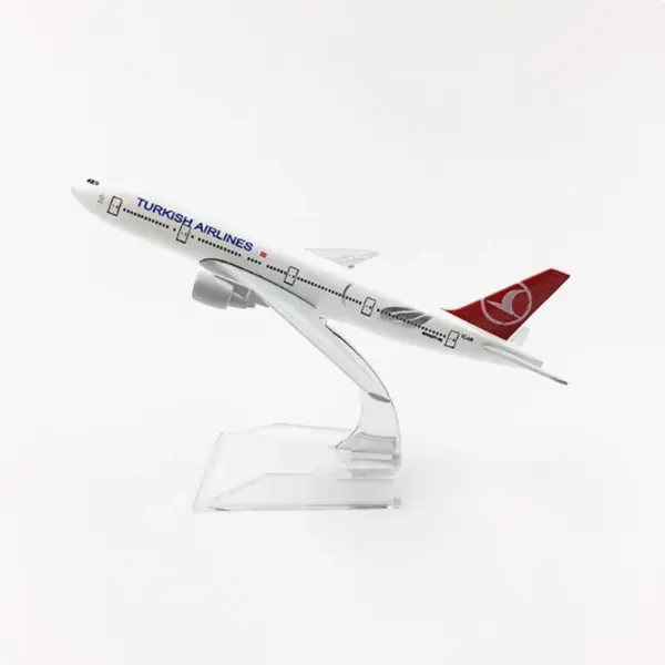 Turkish Airlines B-777 1:400 Scale Model Aircraft - Image 4