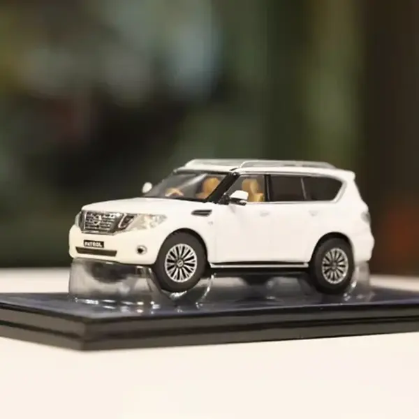 Nissan Patrol Y62 1:64 Scale Diecast Model - Image 2